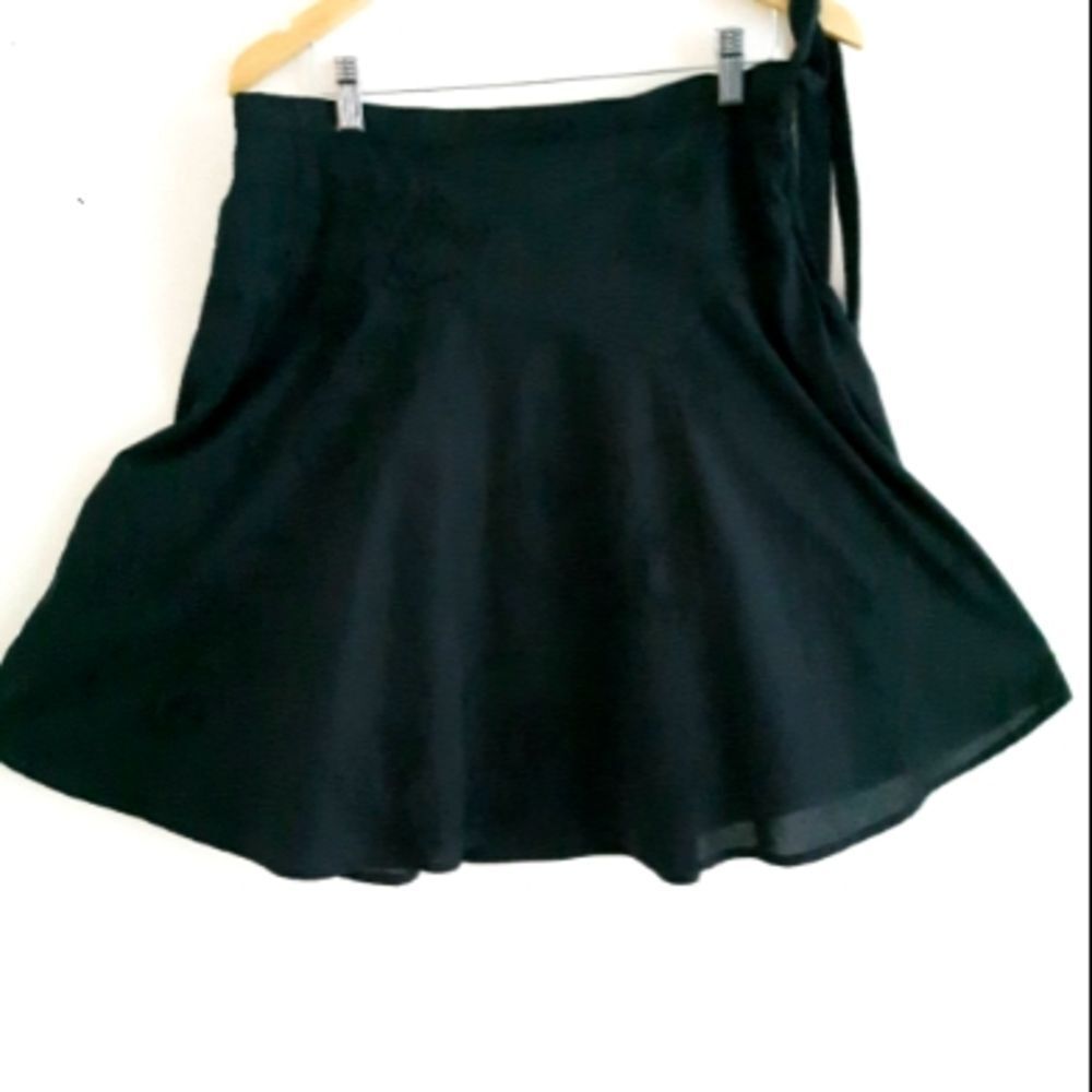 RW&CO Fun & Flirty Black Cotton Lined Embroidered Skirt EUC Size 8